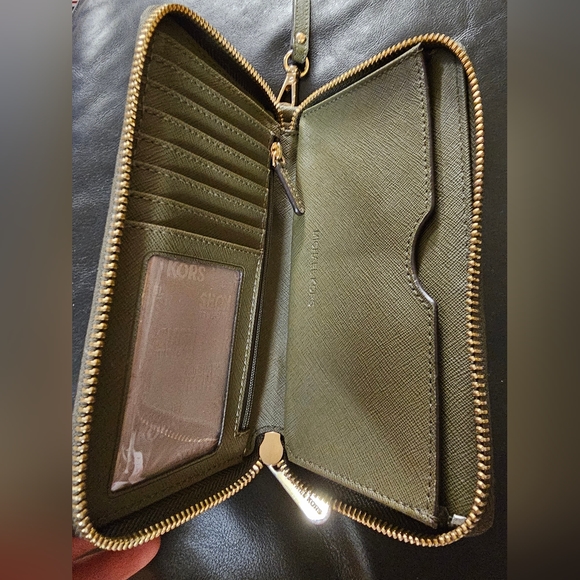 Michael Kors Large Continental Wallet Saffiano leather Olive NWOT - Picture 13 of 16